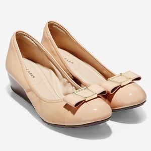 Cole Haan Emory Bow NUDE Wedge Pump Shoes. Used. Size 9.